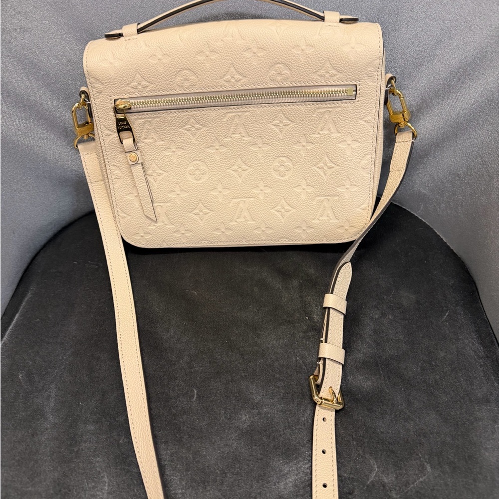 Louis Vuitton Ivory Crossbody Bag - Picture 3 of 7